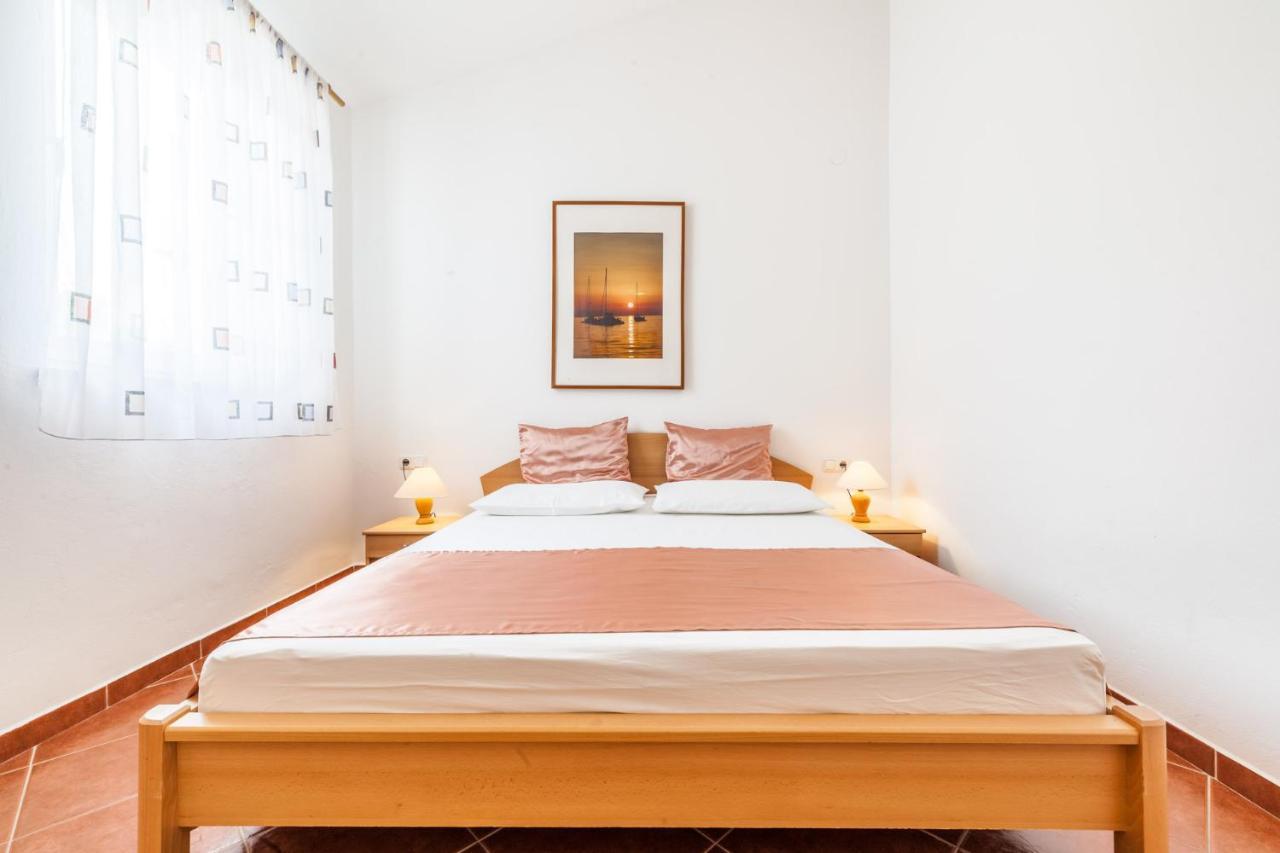Ferienhaus Rajka Kustići Kültér fotó