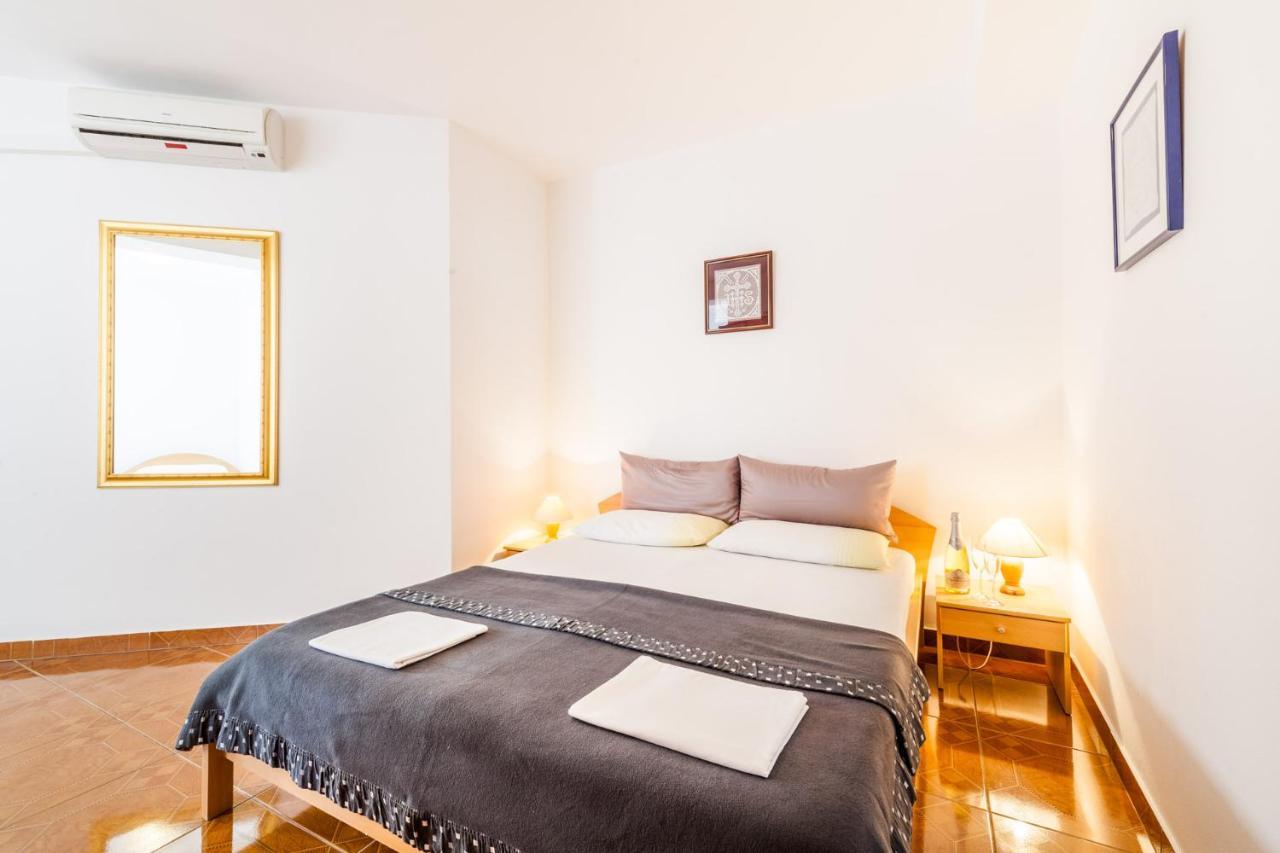 Ferienhaus Rajka Kustići Kültér fotó